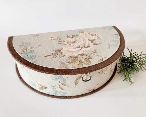 Cartonnages Romantiques 1840-1870カルトナージュ