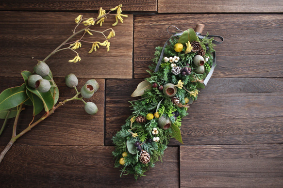 木の実とグリーンの縦型リース✳︎クリスマススワッグ◎36センチ