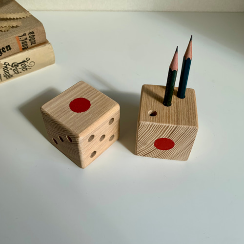 木製 サイコロ鉛筆スタンド 無垢材 5.5センチの正方形 ペン・筆記用具