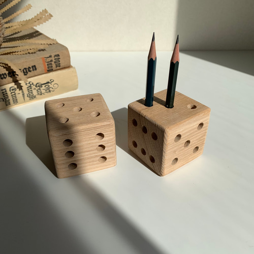 木製 サイコロ鉛筆スタンド 無垢材 5.5センチの正方形 ペン・筆記用具