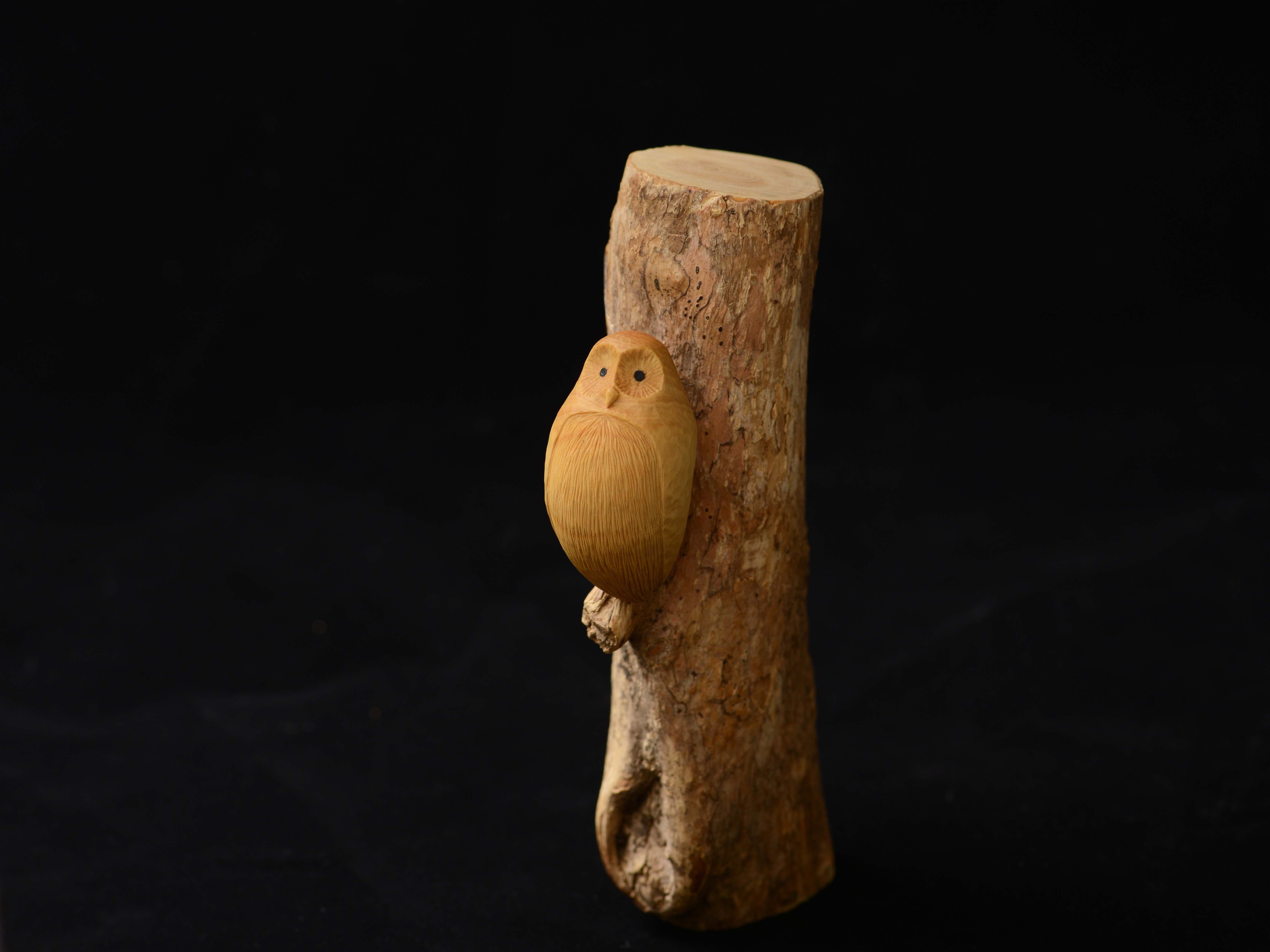 ふくろう　根付　手彫　黄楊　黒檀象嵌