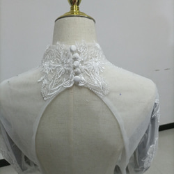 優雅的胡桃木鈕扣高領蕾絲波萊羅上衣婚紗 第3張的照片