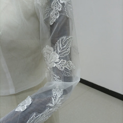 優雅的胡桃木鈕扣高領蕾絲波萊羅上衣婚紗 第8張的照片