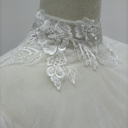 優雅的胡桃木鈕扣高領蕾絲波萊羅上衣婚紗 第7張的照片