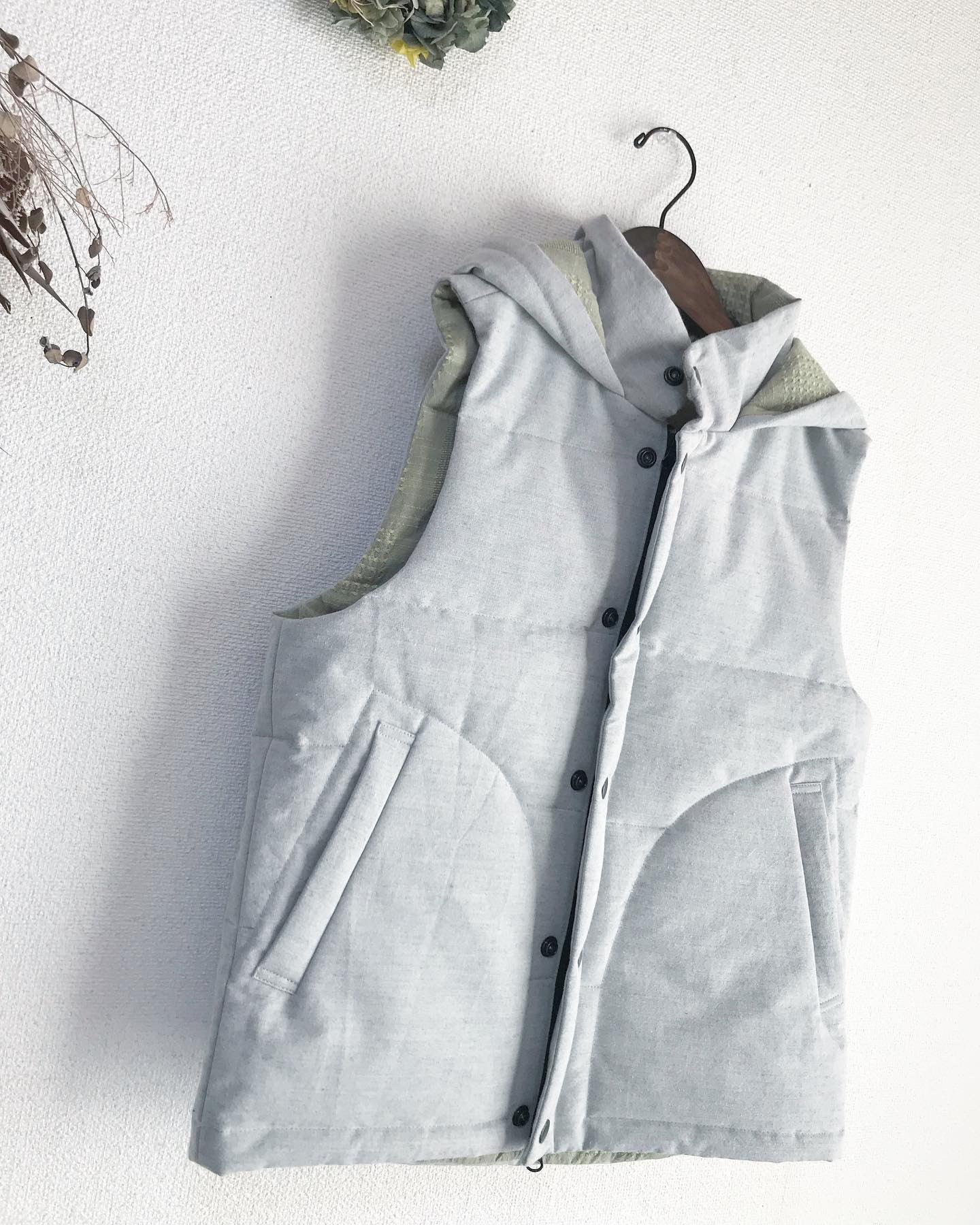 （Hjärta）ドビークロス×綿ウールバフ中綿キルトベスト　light grey