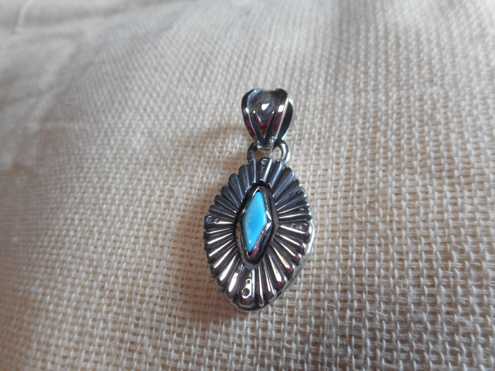 スリーピングビューティー　サンバーストデザイン　ペンダント