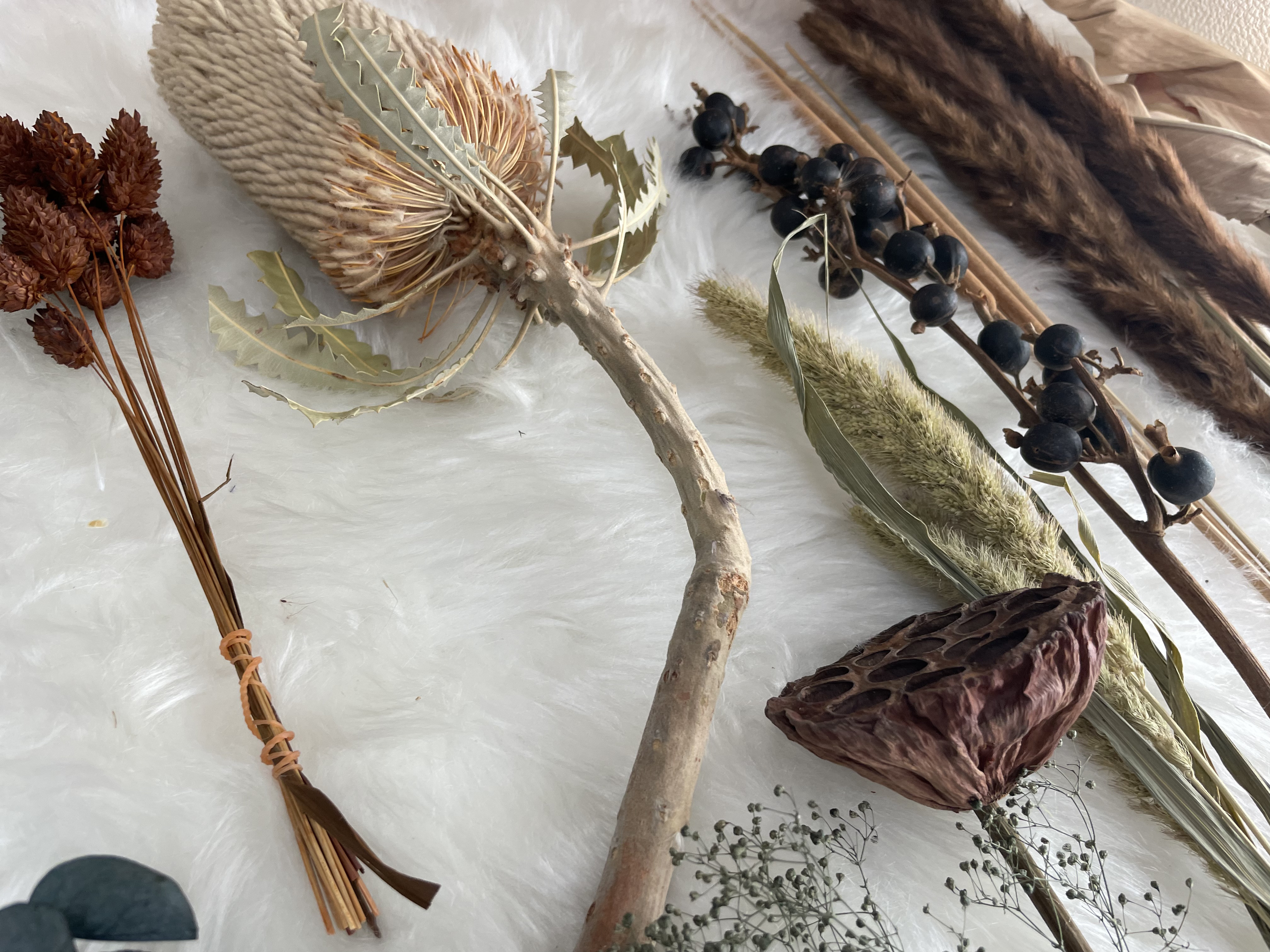 ドライフラワー　インテリア　アンティークブラウンのデコレーションフラワーセット　ウエルカムスペース　そのままが触るだけ