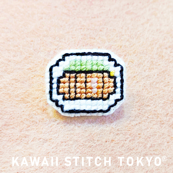 とんかつ【ブローチ】バッチ バッジ 豚 食べ物 フード 刺繍 かわいい クロスステッチ ポップ オーダーメイド 1枚目の画像