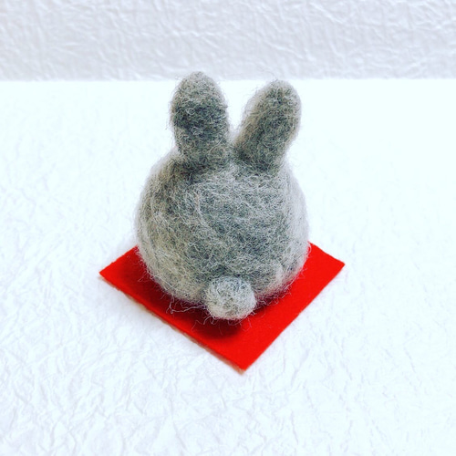 2023年干支のお正月飾りうさぎ(グレー) 羊毛フェルト 羊毛フェルト