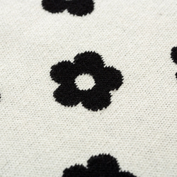秋冬肌に優しいニットストレートゆったりハーフ丈スカート白地に黒花柄ウエストゴムゴムスカート 4枚目の画像