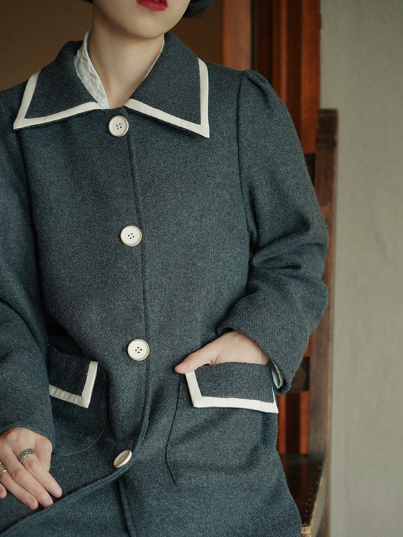 復古灰色 30%羊毛極簡撞色裝飾大衣 肩部泡泡袖長款秋冬外套 第17張的照片