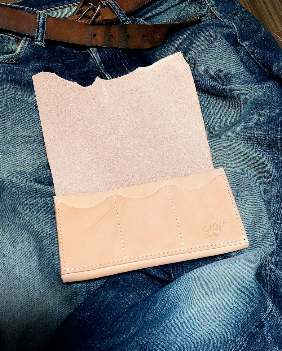 切りっぱなしクラッチバッグ