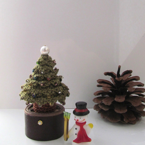 クリスマス＊小さなツリー＊レース糸＊かぎ針編み＊鉢（革）＊ミニ