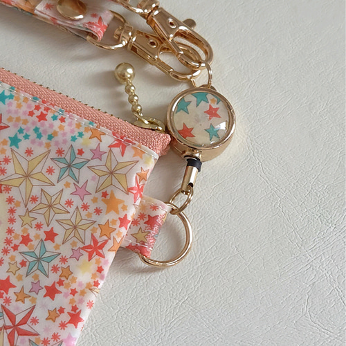 リバティ ラミネート リール式キーケース〈ミシェル〉ふわピーチ リバティ ラミネート リール式キーケース〈ミシェル〉ふわピーチ