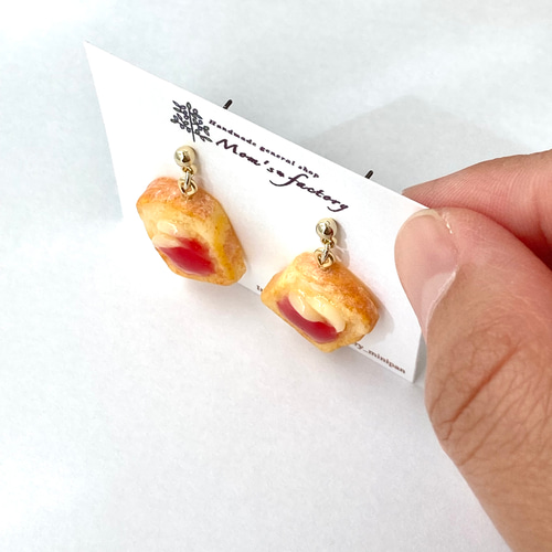 ミニチュアパン＊いちごジャムトーストのピアス&イヤリング 