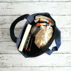 【シンプルな刺繍】ウールのハート　ミニトートバッグ　Sサイズ　帆布　ネイビー　柔らかい　コットン　手提げ　ランチバッグ 4枚目の画像
