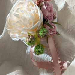 【creema限定６個】ラッピング付き♡エクリュな薔薇とベリーに木馬リボンが可愛いコサージュ　入学式　卒業式　式 4枚目の画像
