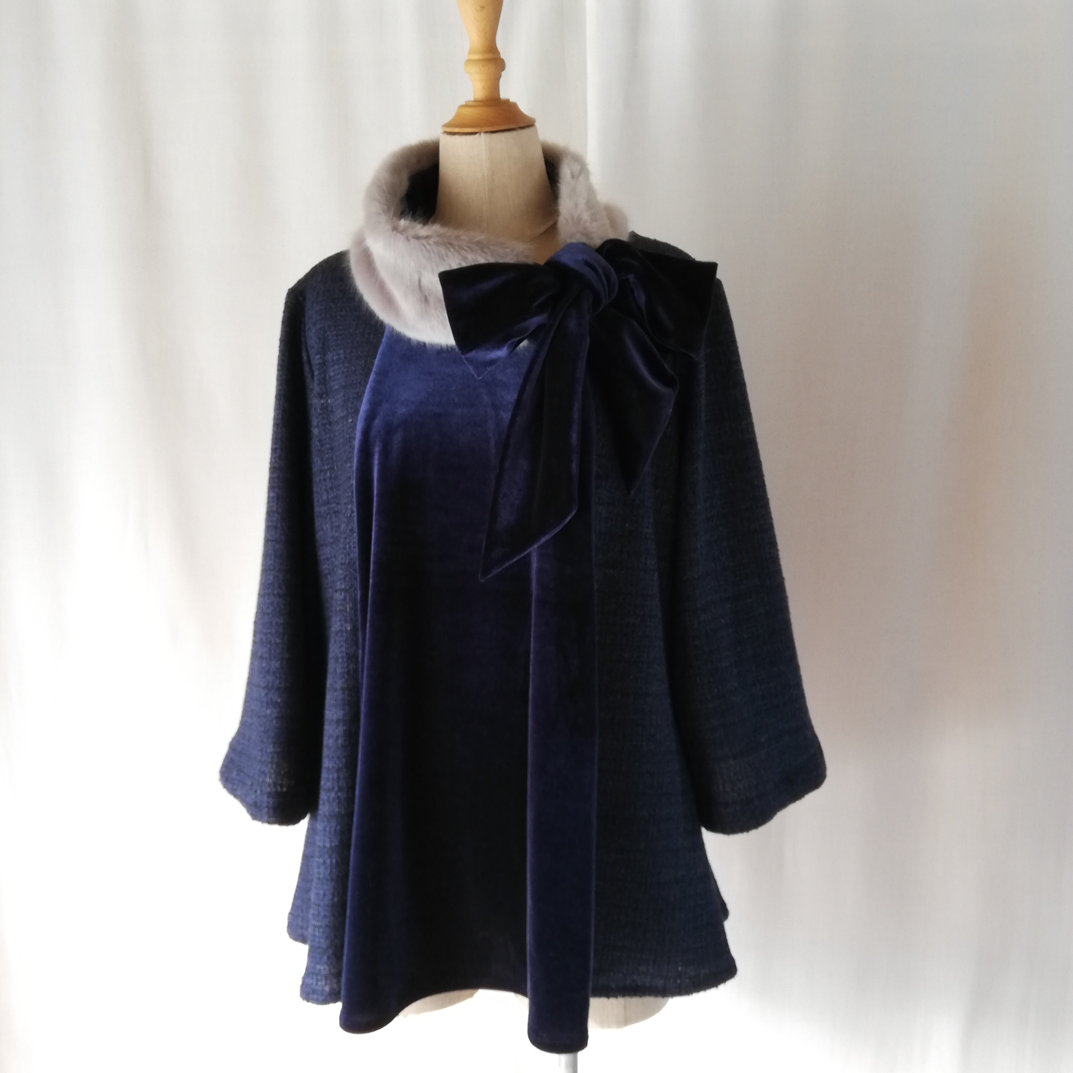 グレーファーのフレアプルオーバー