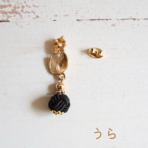 ⭐金色の猫と水引のピアス 和モダン ピアス（スタッド・一粒） もな 