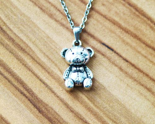 可愛いクマさんぬいぐるみのネックレス ― くま ぬいぐるみ 熊