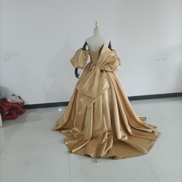 ゴールドイエローカラードレス Aライン ベアトップ 取り外し袖 ふっくら柔らかなバックリボン トレーン 花嫁/二次会 7枚目の画像