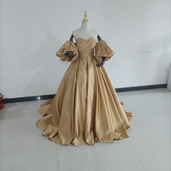 ゴールドイエローカラードレス Aライン ベアトップ 取り外し袖 ふっくら柔らかなバックリボン トレーン 花嫁/二次会 1枚目の画像