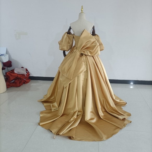 ゴールドイエローカラードレス Aライン ベアトップ 取り外し袖 ふっくら柔らかなバックリボン トレーン 花嫁/二次会 6枚目の画像