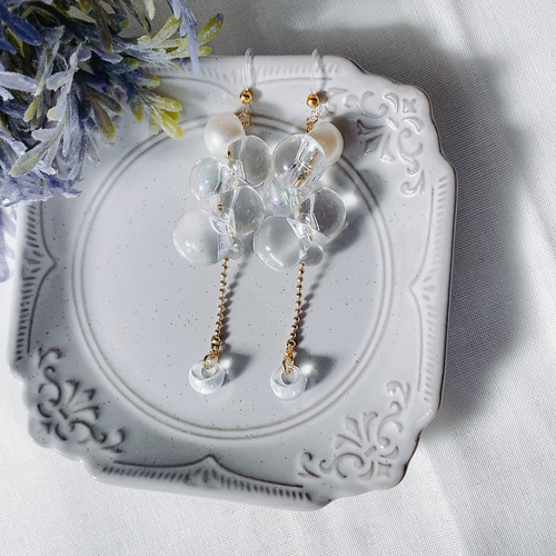 No.46 はんどめいど ＊鈴丸ビーズ×ボールチェーンゆらゆらピアス