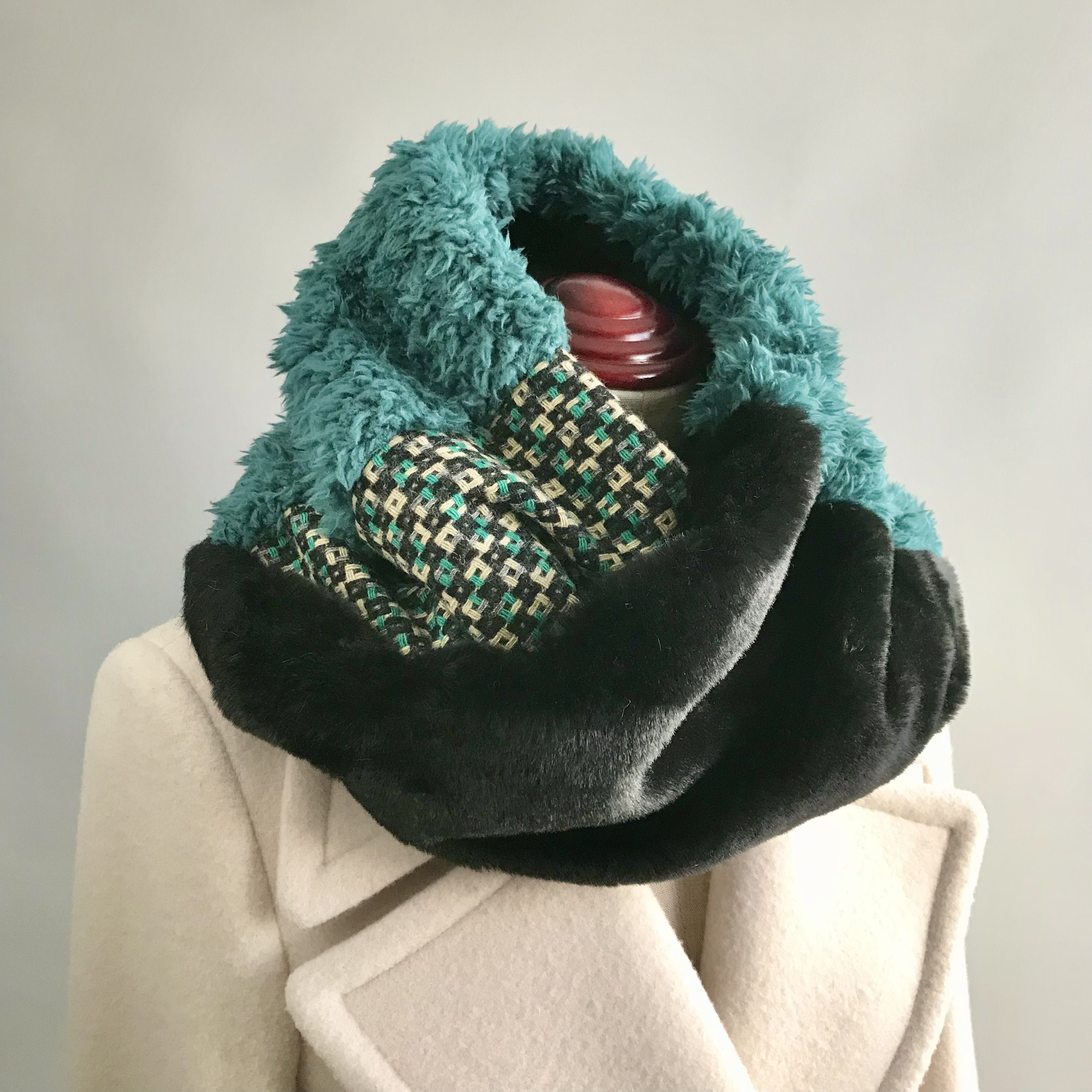 ビリジアンのプードルファーが気持ちいい❤︎パッチワークスヌード