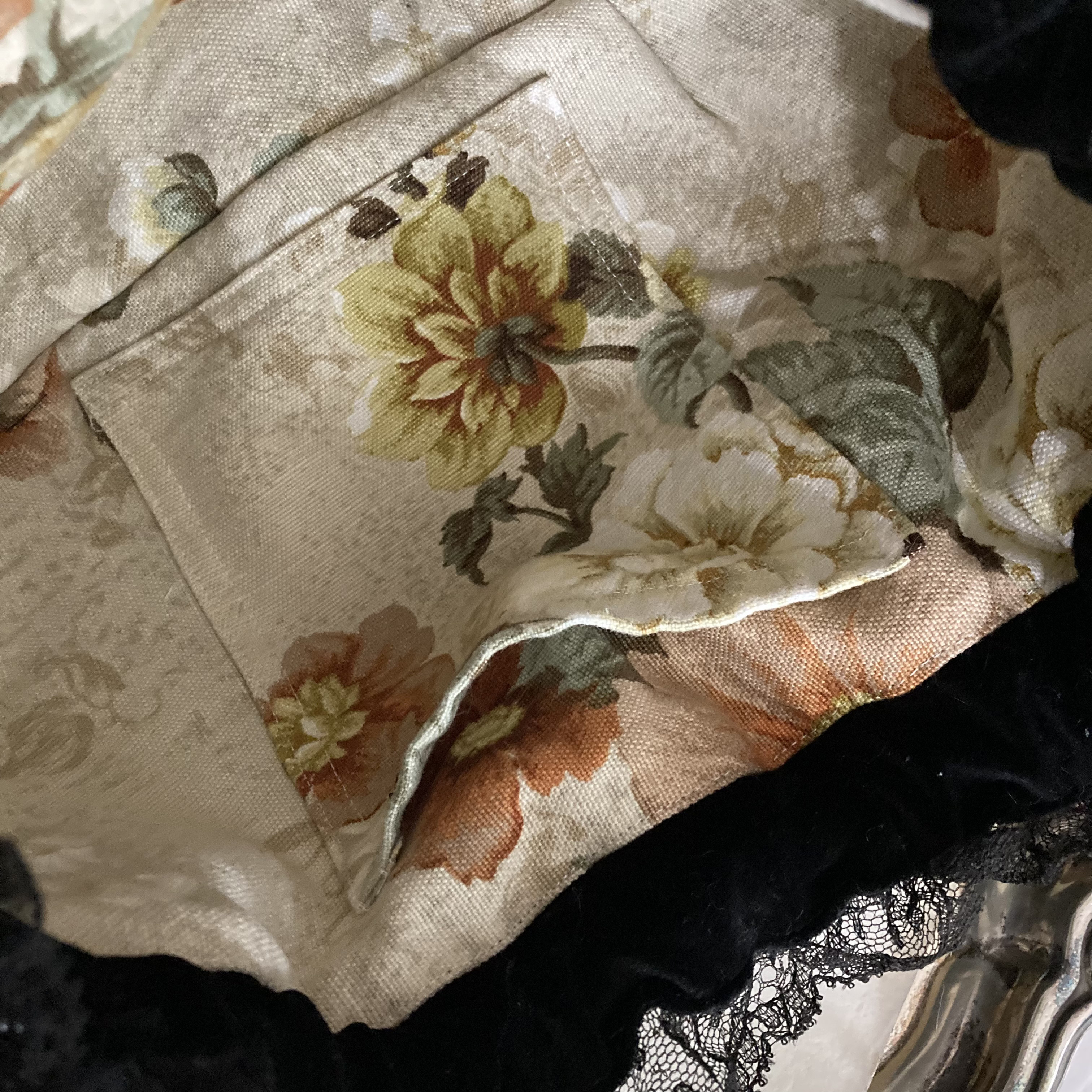 ＊秋冬限定♪フレンチゴブラン＆ベルベットなど6パッチのパンプキン型ドローストリングショルダーポシェット♪コサージュ付＊