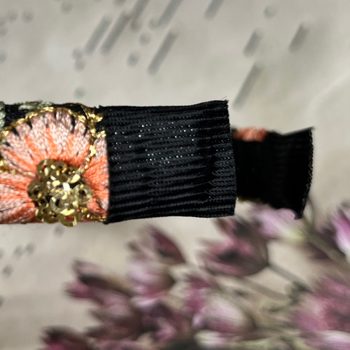 花柄刺繍が綺麗可愛い♡オレンジフラワーの刺繍カチューシャ♡ブラック