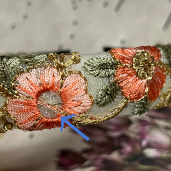 【B品】花柄刺繍が綺麗可愛い♡オレンジフラワーの刺繍カチューシャ♡ホワイト♡ 3枚目の画像