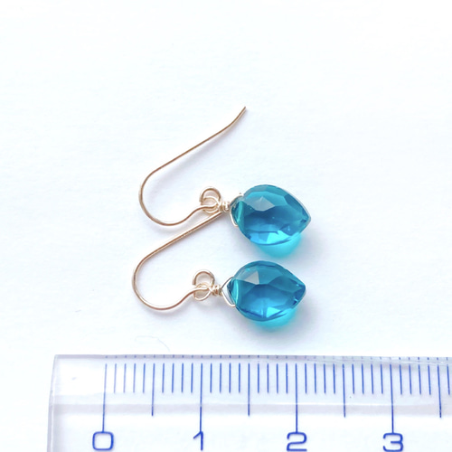 ピーコックブルークォーツのリーフカットピアス ピアス（フック