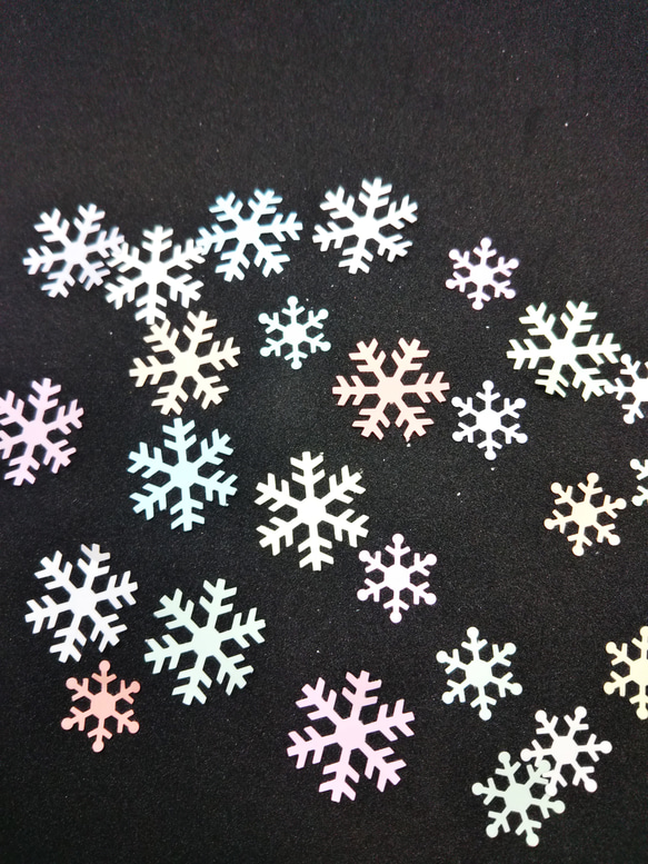 送料込み　パステルカラーの雪の結晶　小５０枚　大５０枚　クラフトパンチ 1枚目の画像