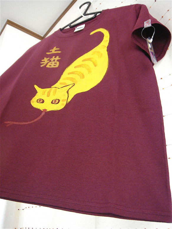 UMA 未確認生物 ツチノコってきっと土猫・女子S〜Mサイズ（150〜160cm対応サイズ)えんじ色・手描きTシャツ 5枚目の画像