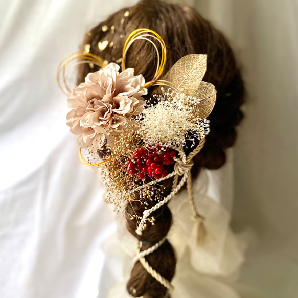 金箔＆水引付き　ダリアの髪飾り　ベージュ　／成人式　結婚式　卒業式　振袖　袴　 1枚目の画像