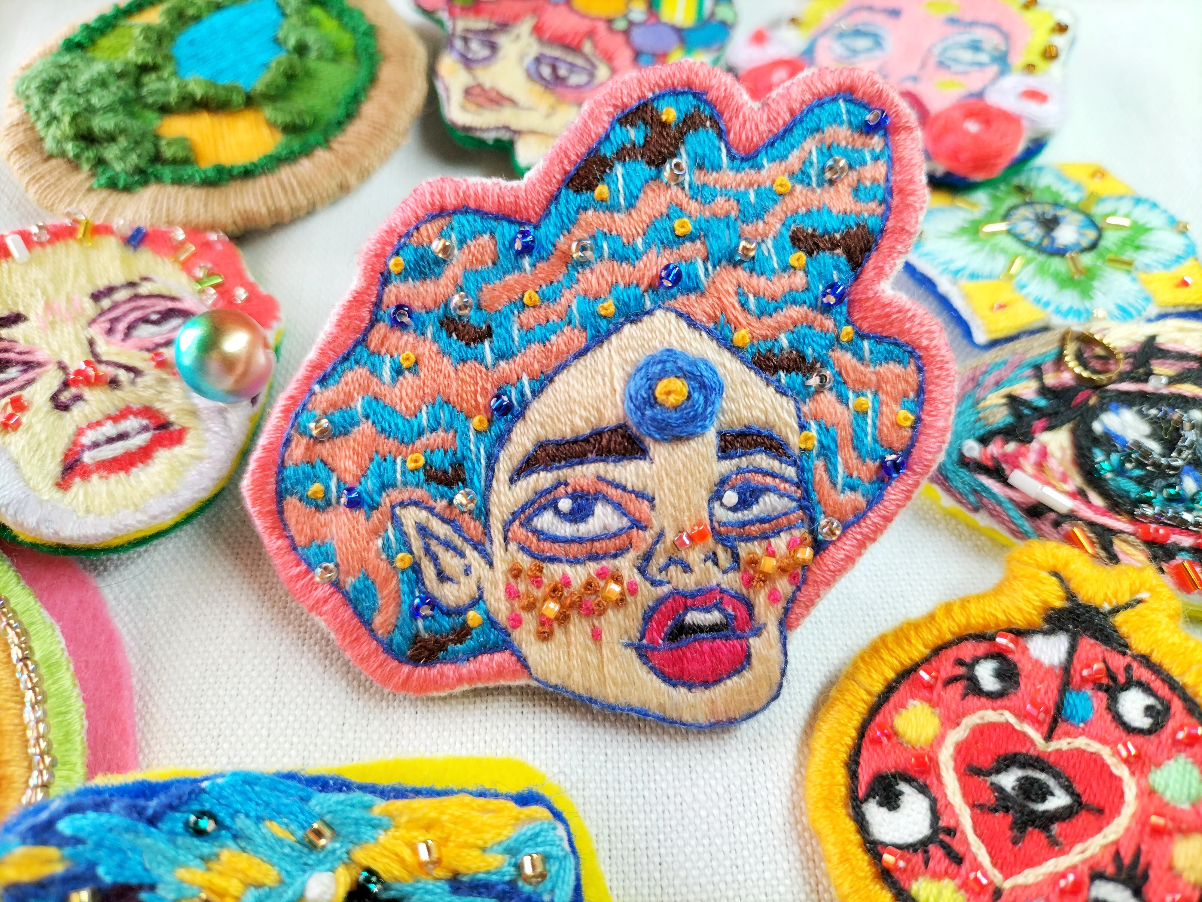 カラフルインパクト大GIRL手刺繍ワッペン