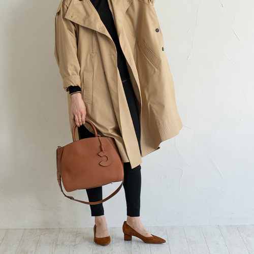 型崩れしにくい 本革 2way ハンドバッグ 底鋲 自立 トープグレージュ  