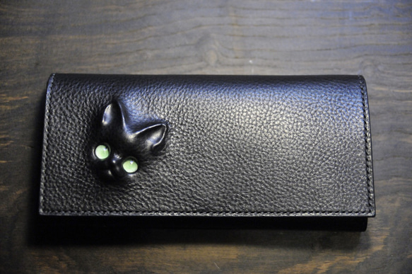 黒猫の長財布（表革：VACCHETTA800、仮セット猫目：モスグリーンeyes）約241ｇ 猫目選べます♪ 2枚目の画像