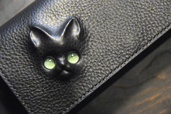 黒猫の長財布（表革：VACCHETTA800、仮セット猫目：モスグリーンeyes）約241ｇ 猫目選べます♪ 1枚目の画像
