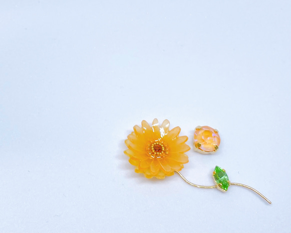 ガーベラのイヤリング/ピアス⁺【季節の花粒シリーズ】 2枚目の画像