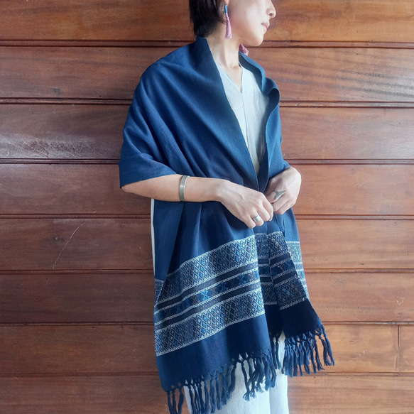 タイの手織りショール/ 草木染めコットン/ 1点もの/ 藍×グレー/ フェアトレード ストール 17枚目の画像