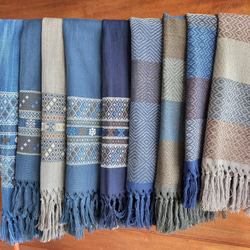 タイの手織りショール/ 草木染めコットン/ 1点もの/ 藍×グレー/ フェアトレード ストール 5枚目の画像