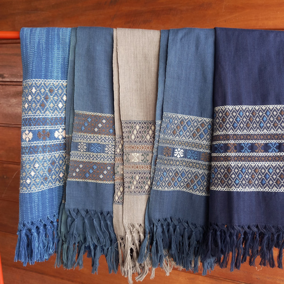 泰國手工編織披肩/植物染色棉/獨一無二/靛藍 x 灰色/公平貿易圍巾 第14張的照片