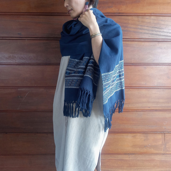 タイの手織りショール/ 草木染めコットン/ 1点もの/ 藍×グレー/ フェアトレード ストール 18枚目の画像
