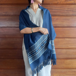 泰國手工編織披肩/植物染色棉/獨一無二/靛藍 x 灰色/公平貿易圍巾 第2張的照片