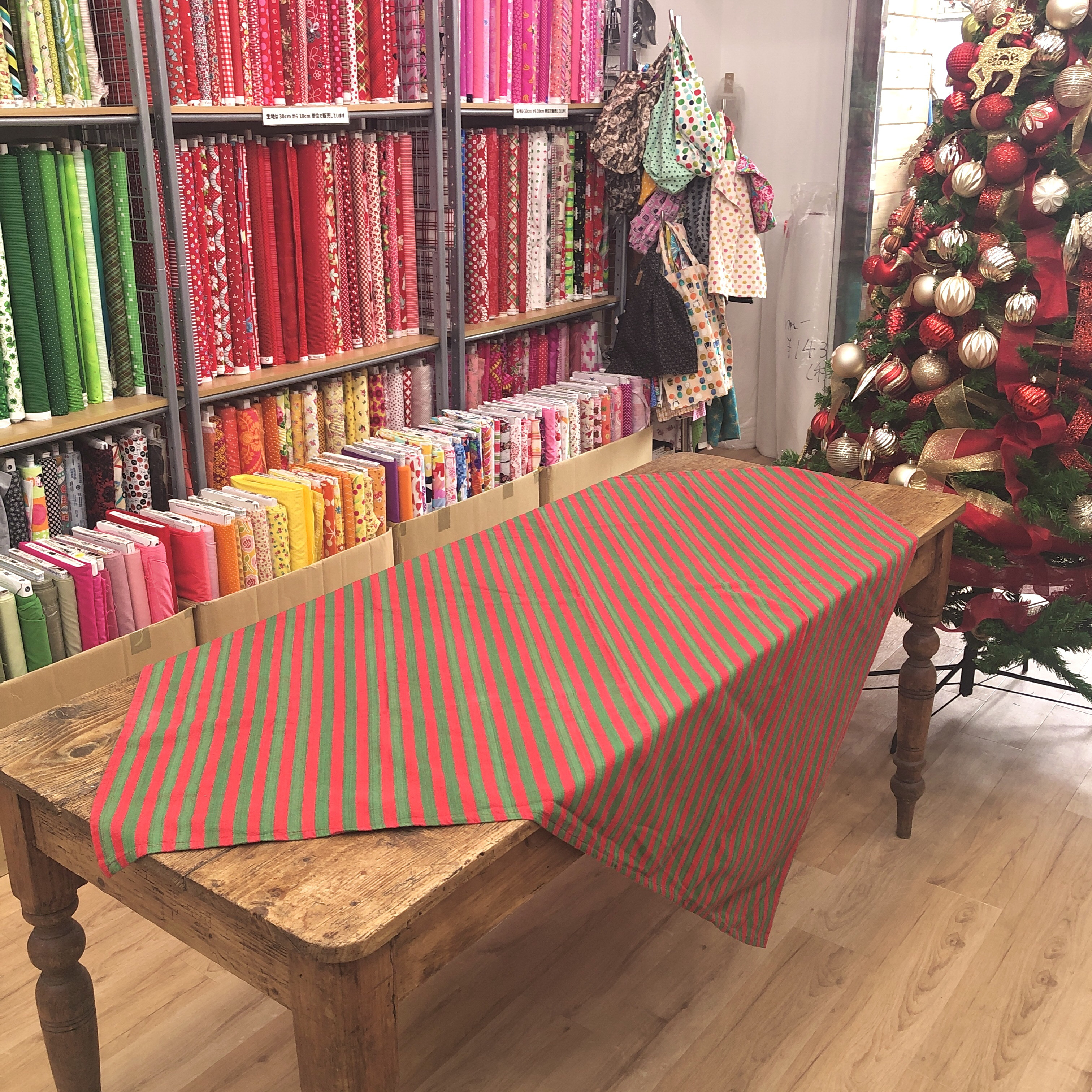 【ヴィンテージ】　クリスマステーブルクロス　120cm×120cm