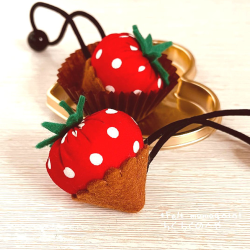 いちご レジン ハンドメイド ヘアゴム いちごはうさぎ様専用 リピ様