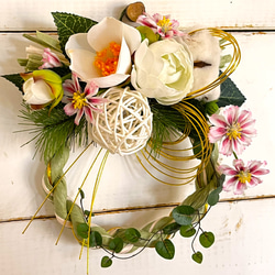 お正月飾り　白椿と小花 3枚目の画像