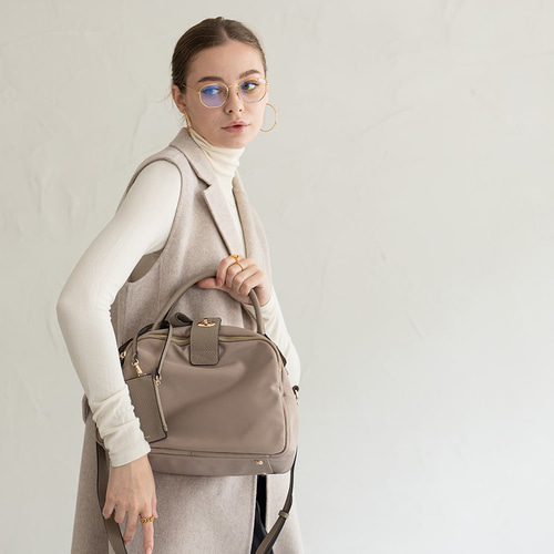 ナイロン 本革 ショルダーバッグ ゴールド金具 ブラック [loche ナイロン 本革 ショルダーバッグ ゴールド金具 ブラック [loche